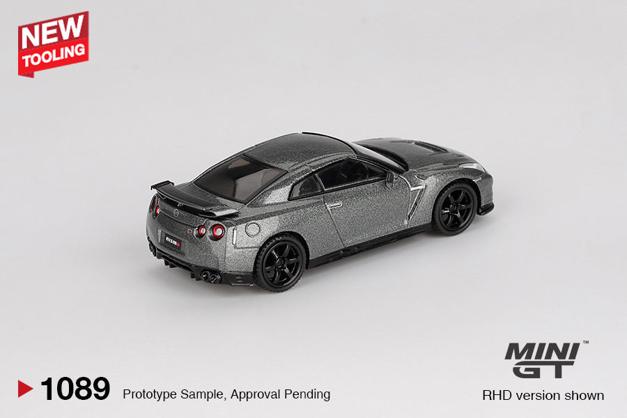 MINI GT #1089 NISSAN GT-R 2013 Dark Metal Gray (NISMO R35 CRS Version) 1:64 Scale