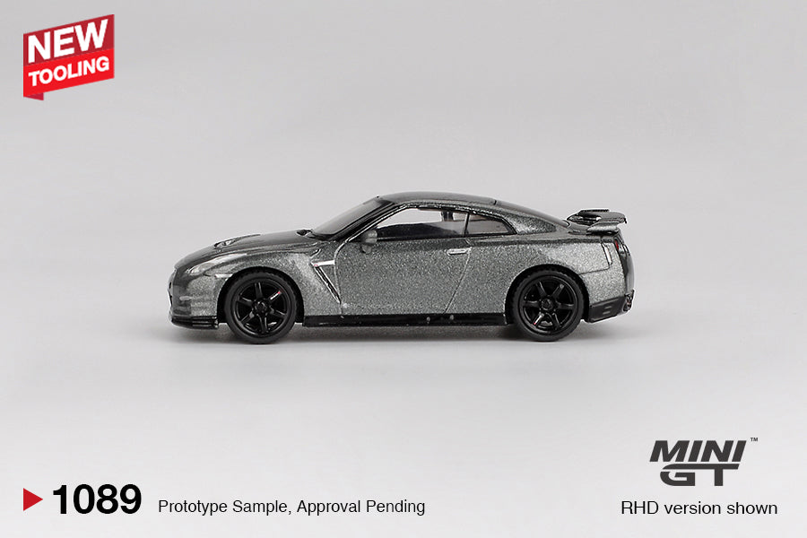 MINI GT #1089 NISSAN GT-R 2013 Dark Metal Gray (NISMO R35 CRS Version) 1:64 Scale