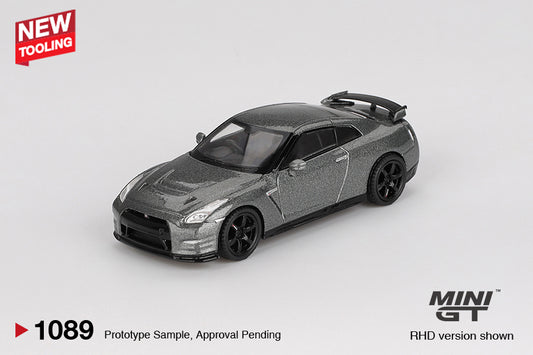 MINI GT #1089 NISSAN GT-R 2013 Dark Metal Gray (NISMO R35 CRS Version) 1:64 Scale